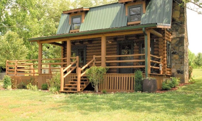 Maryville Cabina | Cozy 1-bedroom cabin with AC, WiFi in charming Maryville