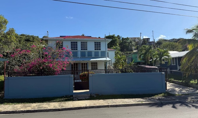 Culebra Pueblo Casa | Cozy 3-Bedroom Apartment in Culebra – Sleeps 6, Steps from Adventure!
