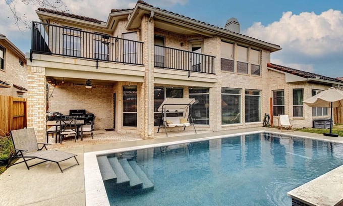 Windermere Lakes Casa | Cyfair home w/pool and theater