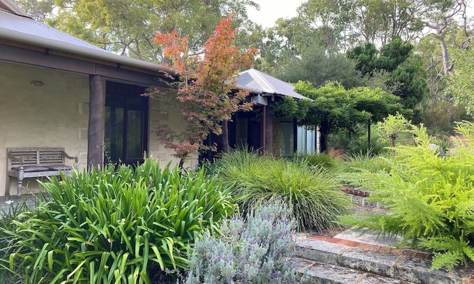 Yallingup Siding Casa | Yungaburrup is 12 acres of natural jarrah forest ,seclusion for total relaxation