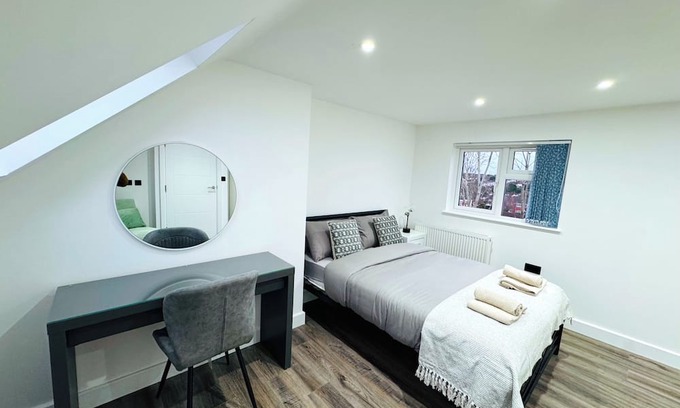 Quinton Casa | Stylish Stay In Birmingham
