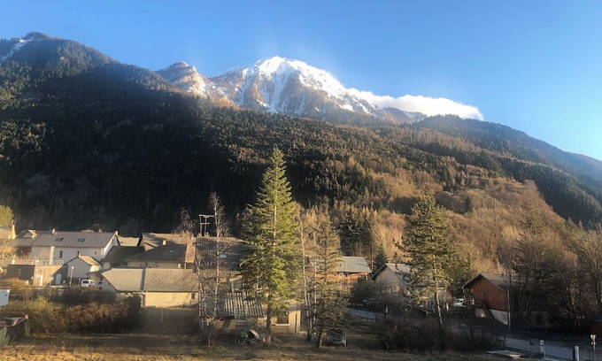Pont-du-Fosse Apartamento | Studio Le Refuge sleeps 4 with sleeping area, mountain view, all comforts