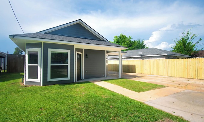 Gonzales Casa | 4/2 NEW COZY HOME in the heart of Gonzales, La.
