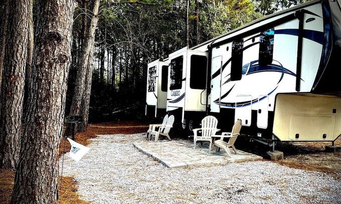 Pearlington Casa | Luzury 5th Wheel on the Ms Gulf Coast with access to all Campground amenities.