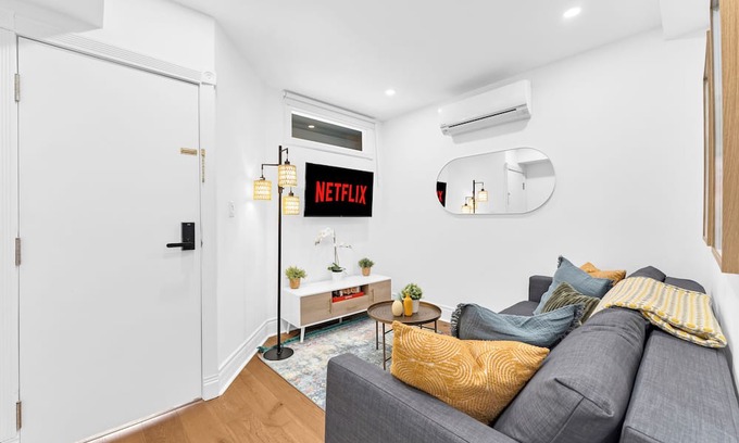 Upper Beaches Casa | Charming 1-bedroom house with AC, 5 mins to the beach, Fast Wifi
