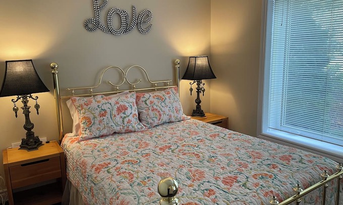 Cressy Apartamento | Welcome to Sunset View – Your Lakeside Retreat in Prince Edward County