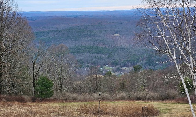 Cragsmoor Casa | A spectacular Shawangunk vista in a beautifully renovated chalet on a lush lawn.