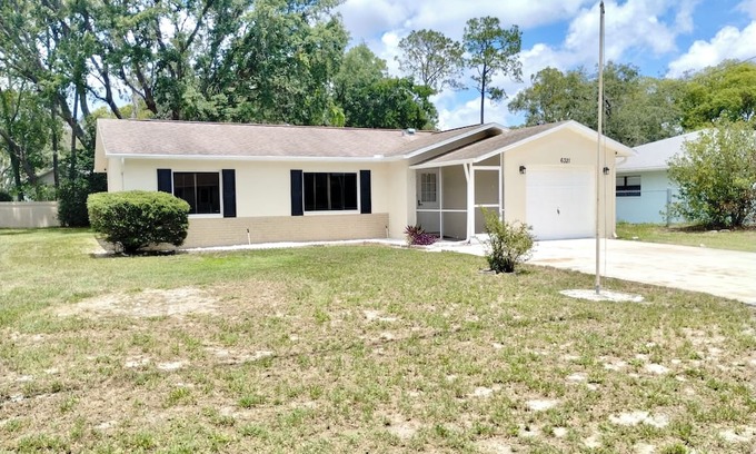 Spring Hill Casa | Charming 3-bedroom house with WiFi and AC in delightful Spring Hill