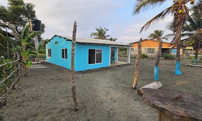 San Bernardo del Viento Casa | "Mi Terruño" Where Time Slows and the Sea Speaks 2 bedroom bungalow on the beach