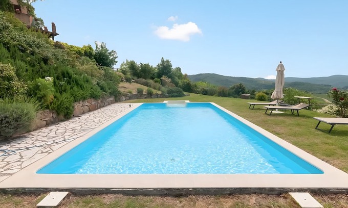Panzano in Chianti Apartamento | Apartment 'Il Magnifico' with Shared Pool, Private Terrace and Wi-Fi