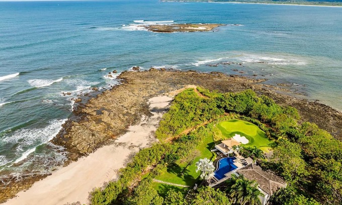 Playa Langosta Villa | Experience Luxury at Guanacaste Province 1000