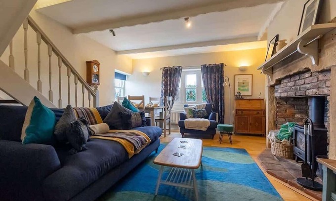 Shilbottle Cabaña | Cosy Cottage Retreat with Log Fire & Tranquillity