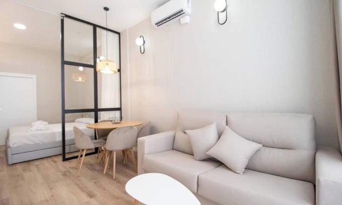 Aiora Apartamento | Maritim 2 by Concept Flats
