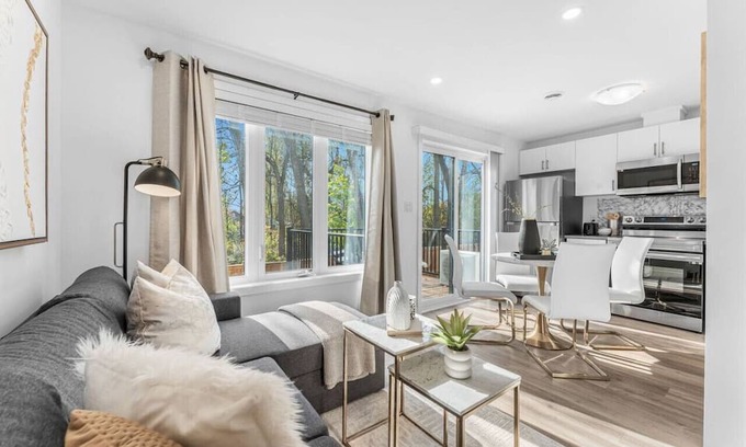Niagara Falls Apartamento | NEW Stylish 2BR Suite | 7 Mins to Falls | Sleeps 6