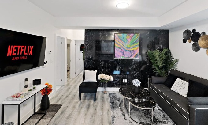 Niagara Falls Apartamento | Stylish 2BR Suite Located 7 Mins From the Falls and Sleeps 6 guests