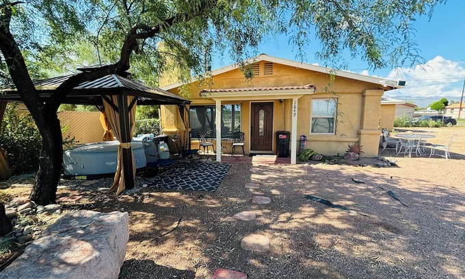 Sam Hughes Casa | Spacious 4-bedroom house in marvelous Tucson with AC, WiFi
