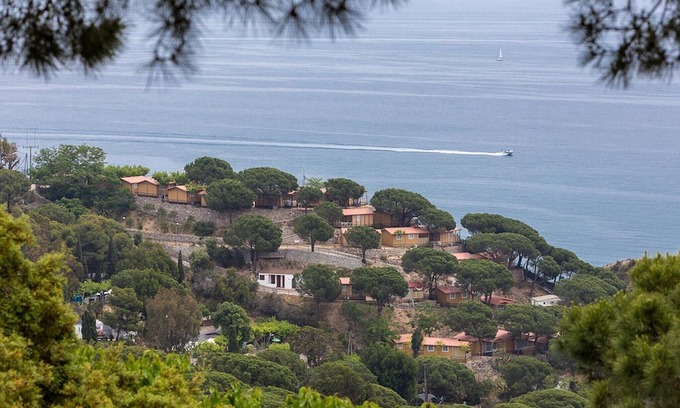 Calella Casa | Bungalow en Calella con vistas al mar y montaña