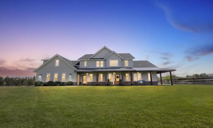 Corvallis Otro | Modern Farmhouse Three Bears Getaway