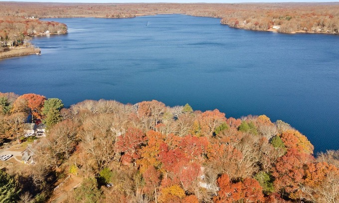 Salem Casa | Breathtaking lake views 15 mins from Mohegan Sun