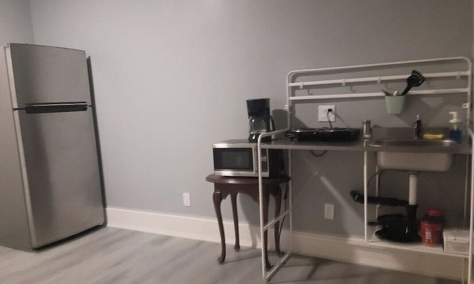 Mojave Apartamento | Beautiful Mother in Law Unit suit w/ Parking & Wifi