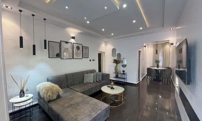 Bouvet Island Apartamento | Exclusive 2-bedroom apartment with 24/7 Electricity, AC and on-site security