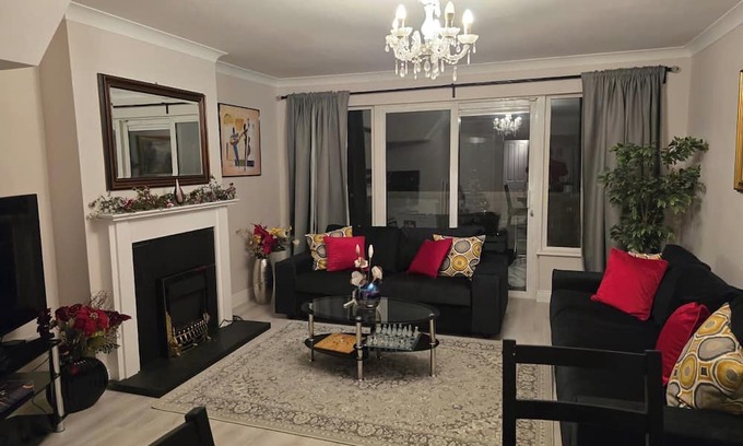 Ongar Casa | Dublin - 3 Bedroom Cosy Home - Sleeps Max 7