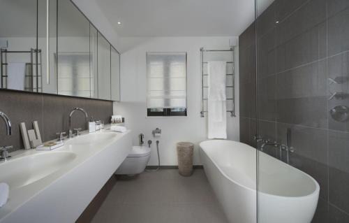 Saint-Tropez Cabina | Water's Edge