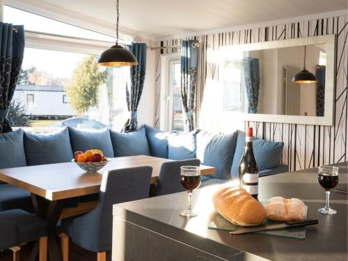 Wells-next-the-Sea Cabina | Pinewoods Saltmarsh Lodge no.1 sleeps 7 – no dogs