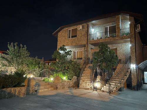 Aktau Casa | 3х этажный Дом с 6 спальными комнатами, в каждой комнате сан узел и душ