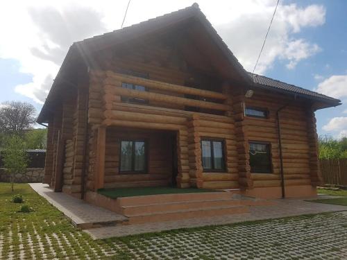 Dobrovat Casa | Pensiunea Rădăcina