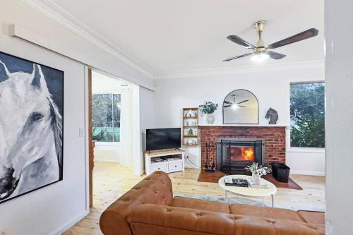 Romsey Casa | 'Hawthorn Park' Farm Homestead in Macedon Ranges