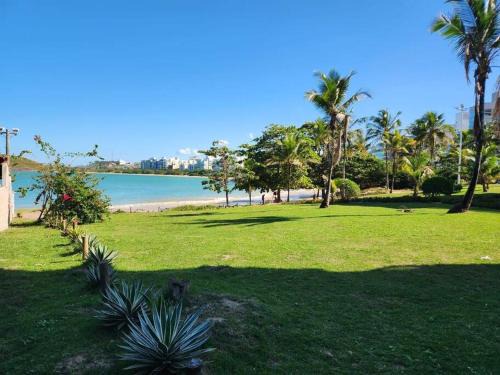Vila Guaibura Casa | Casa pé na praia de Peracanga