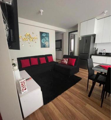 Coronel Gregorio Albarracin Lanchipa Apartamento | Departamento de 3 habitaciones con cochera