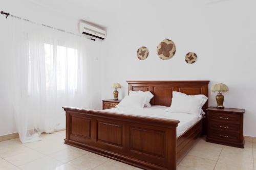 Brufut Casa | Adu