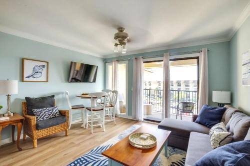 Folly Field Apartamento | Serenity By The Sea, Renovated Oceanfront Condo