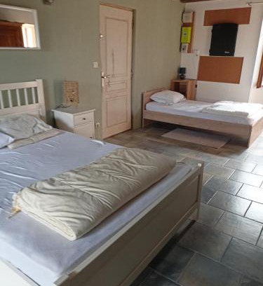 Thorigne-sur-Due Cama Y Desayuno | Chambre triple