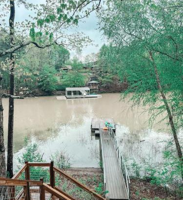 Crane Hill Casa | Pet Friendly! Lakefront - Crooked Creek Retreat